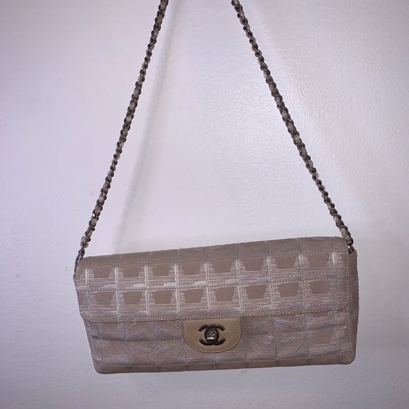 CHANEL vintage shoulder bag in beige - Picture 7 of 12